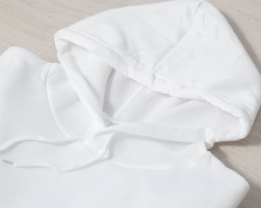 Beyaz katlanmış kapüşonlu kapüşonlu, uzun kollu, tasarımın için uzun kollu şablon..