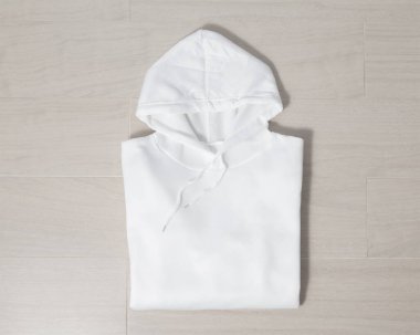 Beyaz katlanmış kapüşonlu kapüşonlu, uzun kollu, tasarımın için uzun kollu şablon..