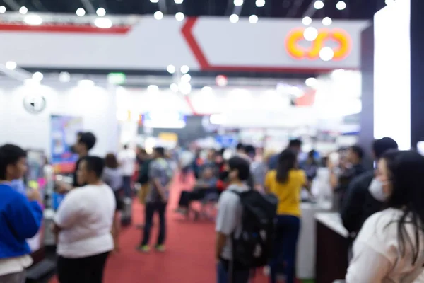 Orang Orang Buram Abstrak Pameran Aula Acara Perdagangan Menunjukkan Latar — Stok Foto