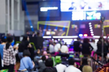 Sergi salonundaki soyut bulanık insanlar fuar fuarı geçmişi. İş fuarı, iş fuarı veya borsa.