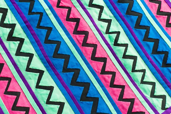 多彩泰国风格地毯表面附近老式布料由手工编织棉织物更多的这一主题，背景 — 图库照片