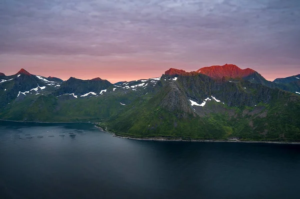 Захід Сонця Над Островом Сеня Північній Норвегії Монтуй Гестен Середині — стокове фото