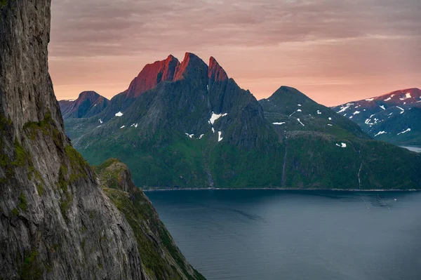 Pôr Sol Sobre Ilha Senja Norte Noruega Monte Hesten Meio — Fotografia de Stock