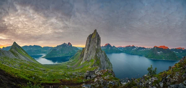 Vista Panorâmica Montanha Segla Senja Norte Noruega Durante Nascer Sol — Fotografia de Stock