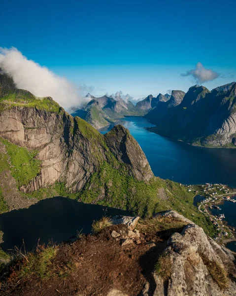 Лофотенская Корона Архипелаг Норвегии Голубое Небо Яркий Летний День — стоковое фото