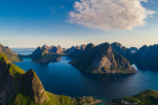 Coroa Lofoten Lofoten Arquipélago Noruega Céu Azul Dia Verão Brilhante — Fotografia de Stock