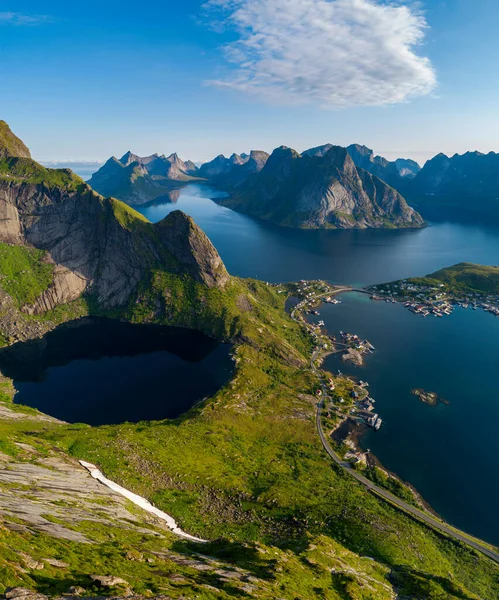 Vista Aérea Cidade Reine Reinebringen Noruega Ilhas Lofoten — Fotografia de Stock