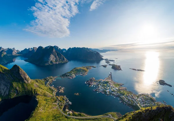 Vista Aérea Cidade Reine Reinebringen Noruega Ilhas Lofoten — Fotografia de Stock