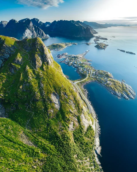 Luftaufnahme Der Stadt Reine Und Reinebringen Auf Norwegen Lofoten — Stockfoto