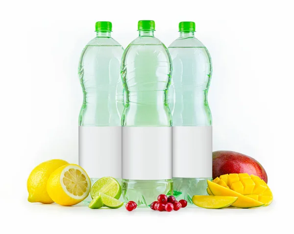 Velké Plastové Láhve Vodou Různé Plody Popředí Izolované Bílém Pozadí — Stock fotografie