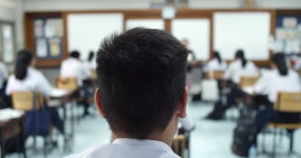 Movimiento Lento Los Estudiantes Secundaria Asiáticos Uniforme Blanco Activamente Semental — Vídeo de stock