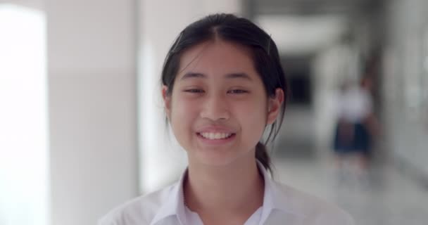 Roztomilé Asijské Studentka Teen Dívka Bílé Uniformě Smějte Smějte Tolik — Stock video