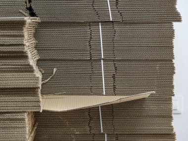 Paketlemek için yeni karton kutular stokta