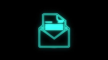 Parlayan neon hattı E- posta Simgesi. Siyah arkaplanda izole edilmiş harflerle birlikte açık zarf. 4K