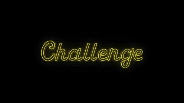 Neon Text von CHALLENGE auf schwarzem Hintergrund. 4k — Stockvideo