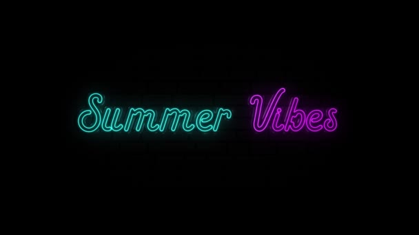 Letní vibrace text je osvětlen jasným neonovým světlem. — Stock video