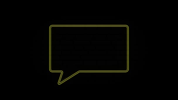 Leuchtend gelbes Neon Line Speech Bubble Chat Icon isoliert auf schwarzem Hintergrund. Nachrichtensymbol. Kommunikation oder Kommentar-Chat-Symbol. 4K — Stockvideo