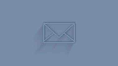 Mavi arka planda gölgesi olan canlandırılmış zarf simgesi. Neumorfizm asgari düzeyde. Şeffaf arka plan. 4K video hareketi grafik canlandırması.