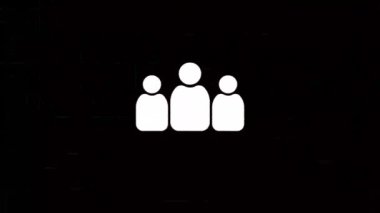 Arıza efektli üç kişi. Retro fütürizm 80 'lerin dinamik dalga tarzı. Televizyon gürültüsü ve eski ekran paraziti ile video sinyali hasarı. 4k döngüsü