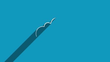 Mavi arkaplanda gölgesi olan beyaz çizgi bulutu ikonu yükle. Gölge yansıma tasarımı. 4K video hareketi grafik canlandırması.