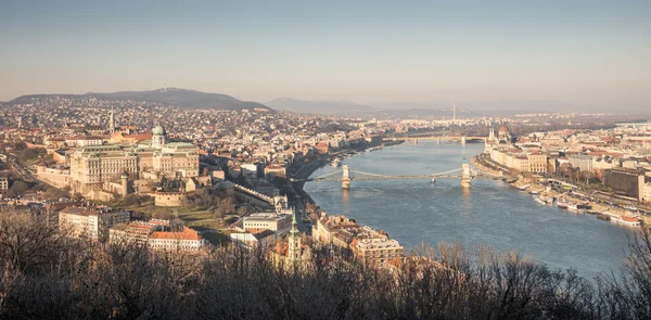 Cityscape of Budapest  with Danube River — Stock Photo, Image