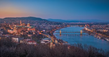 Budapeşte, Macaristan alacakaranlıkta Cityscape