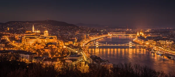 Stadsbilden i Budapest, Ungern på natten — Stockfoto