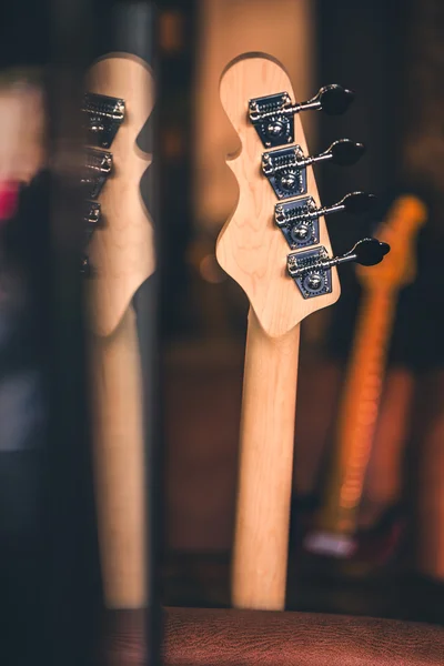 Bass Guitar Head и Neck Still Life. Винтажный эффект . Стоковое Фото