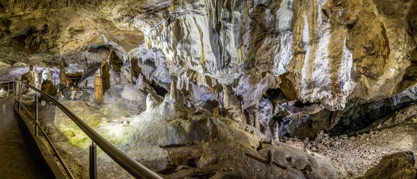 Im Inneren einer Höhle — Stockfoto