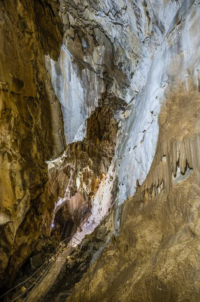 Insidan av en grotta — Stockfoto