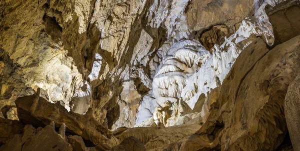 Dentro de uma caverna — Fotografia de Stock