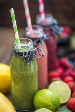 Taze Smoothies ve meyve