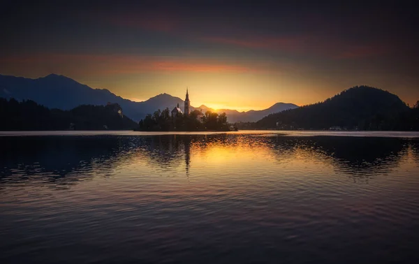 Pequena Ilha Com Igreja Católica Bled Lake Eslovênia Nascer Sol — Fotografia de Stock