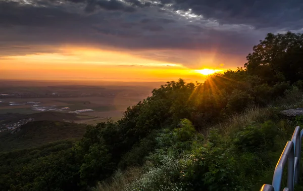 Puesta de sol sobre paisaje — Foto de Stock