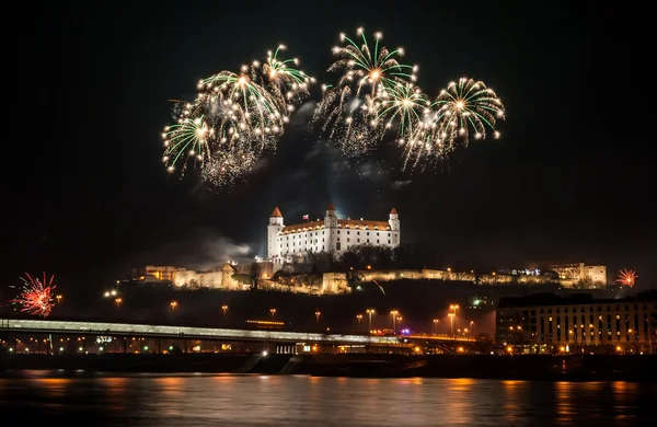 Kalenin üzerinde havai fişek