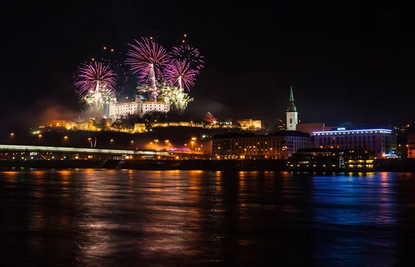 Kalenin üzerinde havai fişek