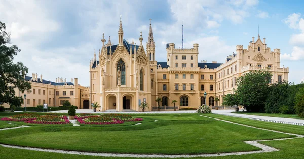 Lednice Castle at Sunset, Front View — Stock Photo, Image