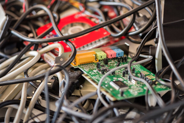 Кабели и устройства для старых компьютеров
