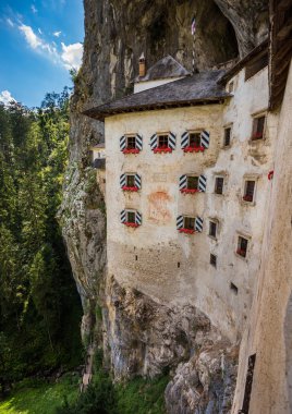 Rönesans Castle Rock'daki Predjama, Slovenya