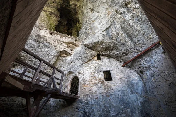 Interior del Castillo de Predjama —  Fotos de Stock