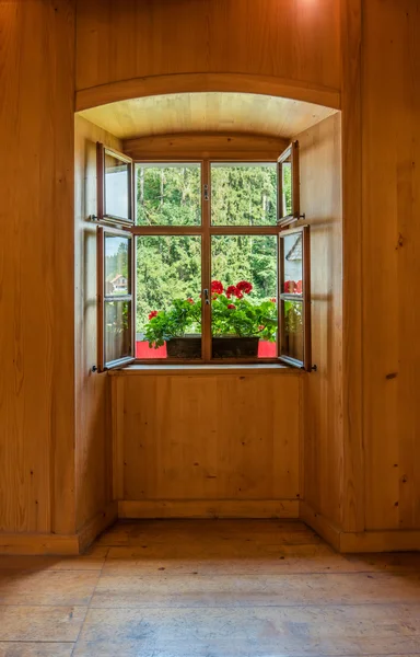 Open Window in Wooden Room Interior — Stock Photo, Image