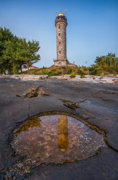 イストリア半島、クロアチア サヴドリアの灯台を輝く — ストック写真