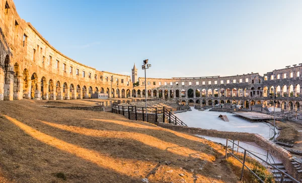 Starověké římské amfiteátr v pula, chorvatsko — Stock fotografie