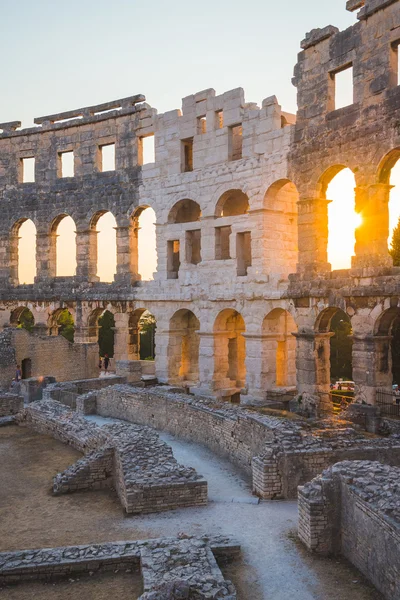 Vnitřek starověký římský amfiteátr v Pule, Chorvatsko — Stock fotografie