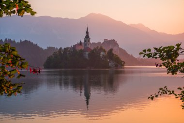 Kilise gündoğumu, Bled Gölü, Slovenya ile bir ada