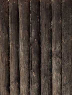 Kütük ahşap dikey arka plan. Doğal desenli eski kozalaklı kütükler.