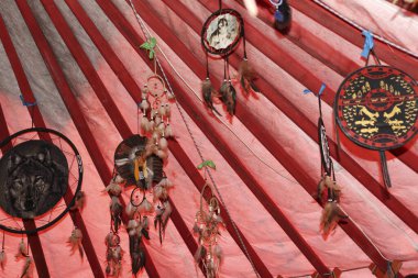 Altai ve Chukotka halkının şamanının yurdunda düş kapanı.