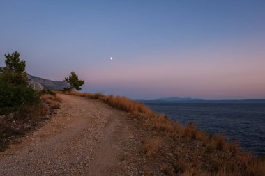 Hırvatistan 'ın en yüksek ikinci sıradağı olan Biokovo dağlarından gün batımı manzarası, Adriyatik Denizi' nin Dalmaçya kıyıları boyunca yer alıyor. Ağustos 2020