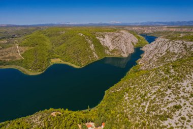 Krka Nehri Vadisi, Hırvatistan 'daki Krka Ulusal Parkı. Eylül 2020 'de hava aracı ateşlendi.