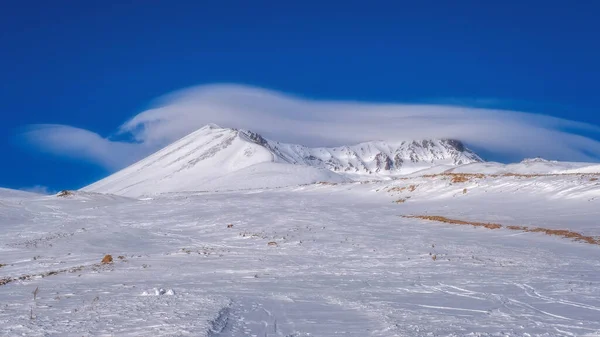 Şubat 2021 'de Erciyes Dağı' nın karla kaplı kış manzarası